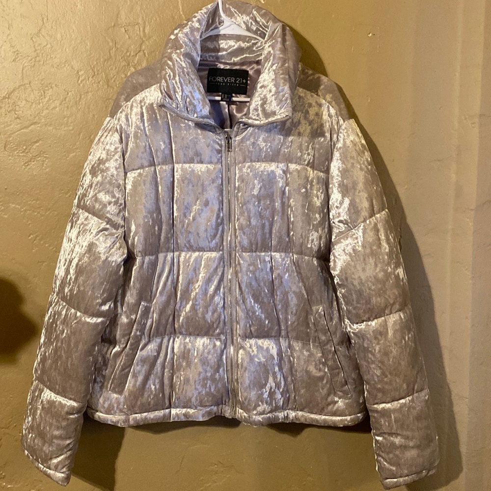 ICY🥶 VELVET 2X FOREVER21 PUFFER GREY PUFFER JACKET!!!
